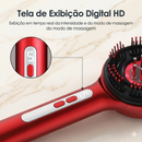 Escova massageadora capilar exibindo a intensidade do modo de massagem  no display.
